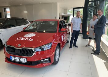 Charita Holešov pořídila nový automobil pro Domácí zdravotní péči
