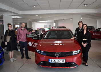 Charita Holešov pořídila nové nízkoemisní vozidlo - Plug-in hybrid Opel Astra